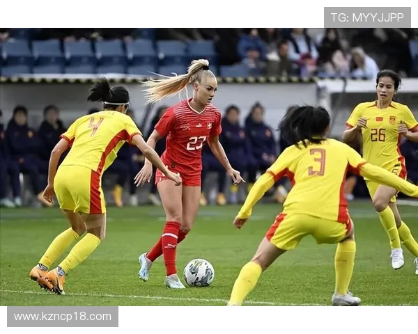 尤文女足艾丽莎 - 莱曼晒比基尼照:阳光沙滩尽显冠军风采(2)